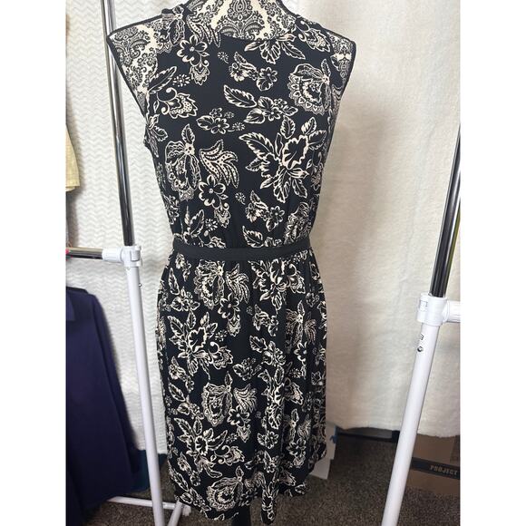 BN #19  LOFT Black & Cream Floral Sleeveless Belted Dress - Size Small - Picture 1 of 5